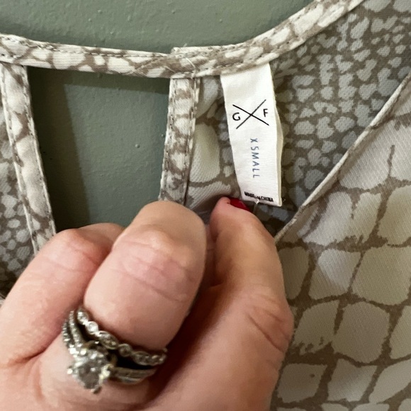 Gentle Fawn Dolman Sleeve Cutout Detail Blouse Size extra small animal print - Picture 5 of 6